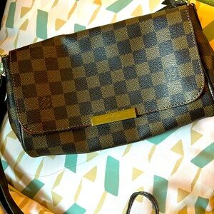 Used LV Favorite MM Damiere
small bag